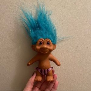 The cutest little blue haired troll with a cheeky bum 😍 Foot stamp is 1991!